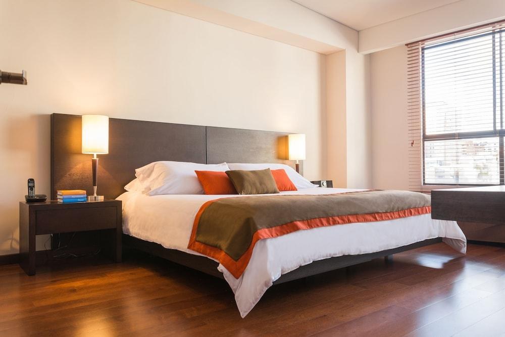 Nico ApartaSuites photo 1