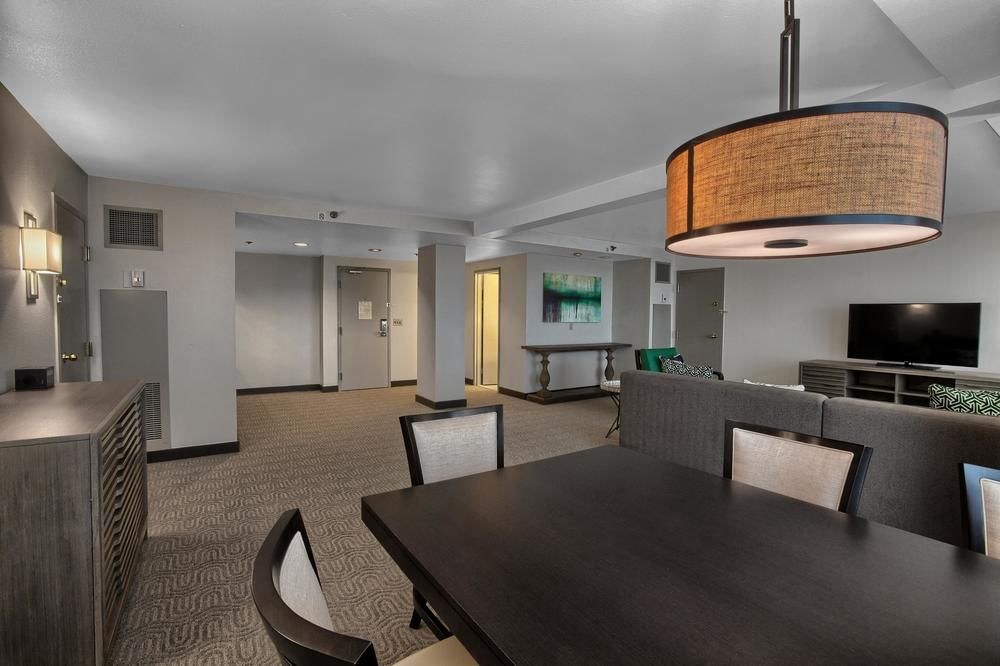 DOUBLETREE ENTRANCE UNIVERSAL photo 1