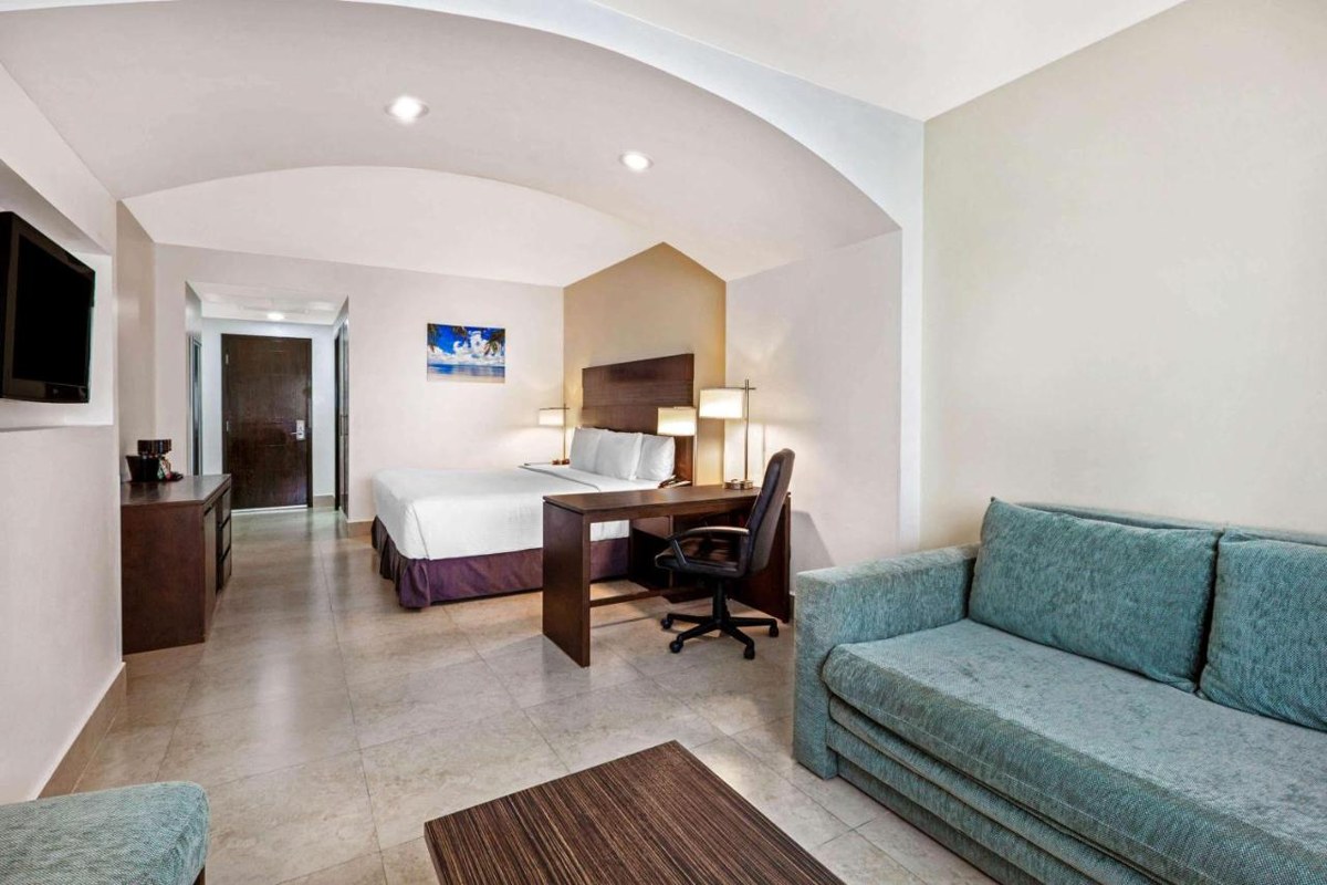 WYNDHAM GARDEN CANCUN DOWNTOWN photo 2
