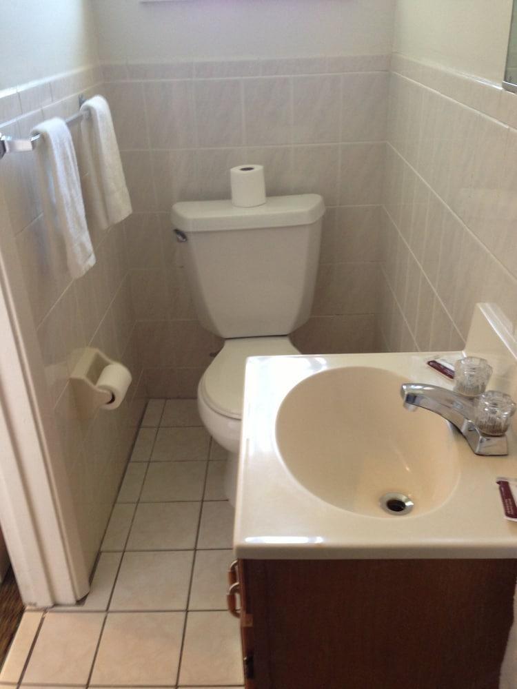DELUXE INN photo 2