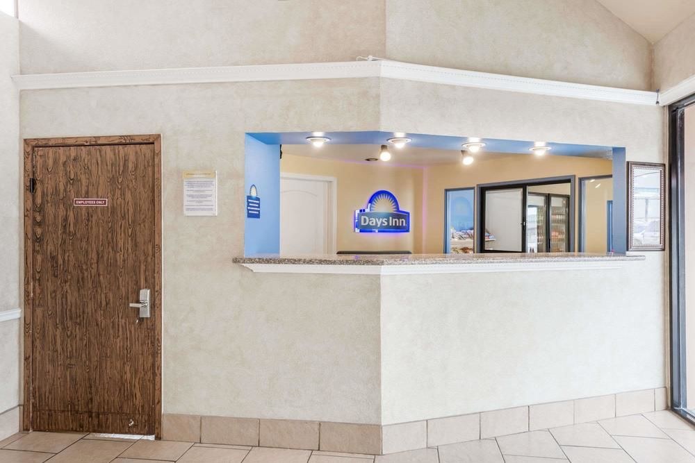 DAYS INN SAN ANTONIO SPLASHTOWN / ATT CENTER photo 1