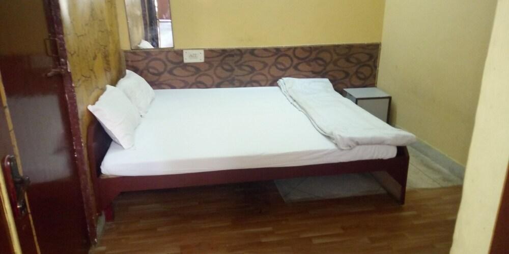 Hotel Raj Bed & Breakfast photo 1