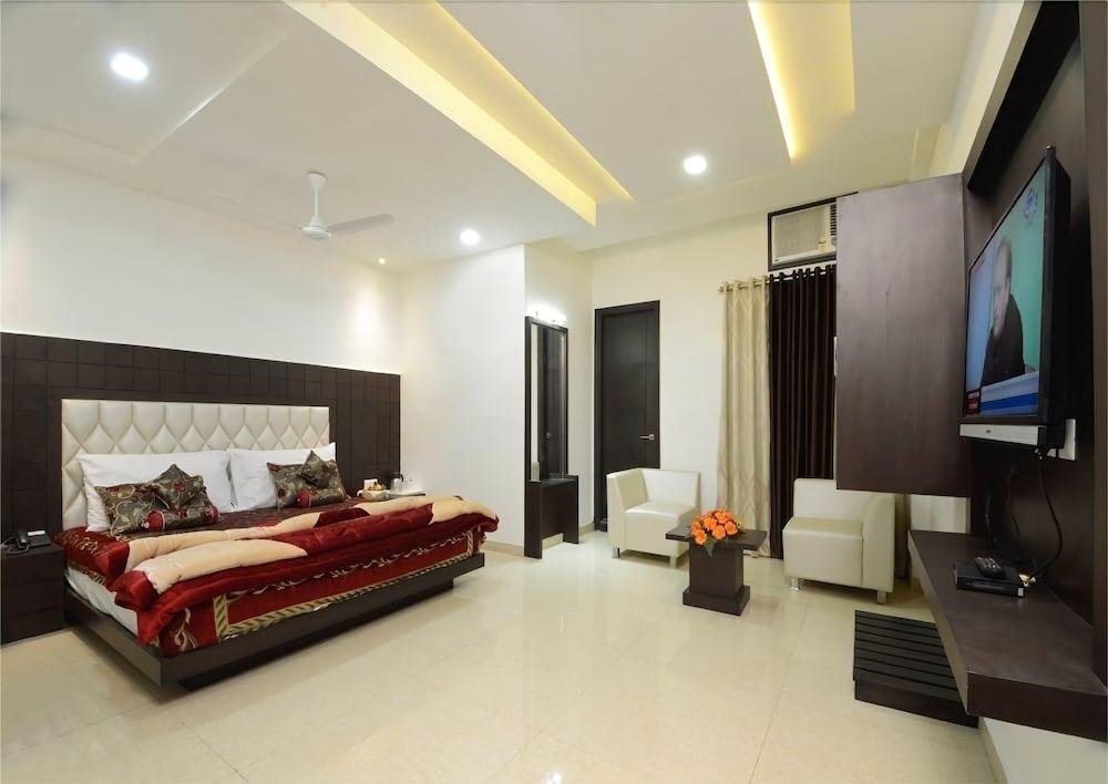 HOTEL MADHUSHRIE photo 2