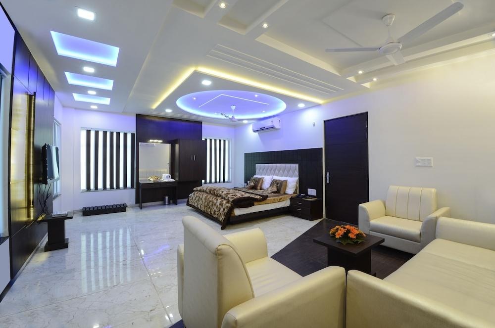 HOTEL MADHUSHRIE photo 3