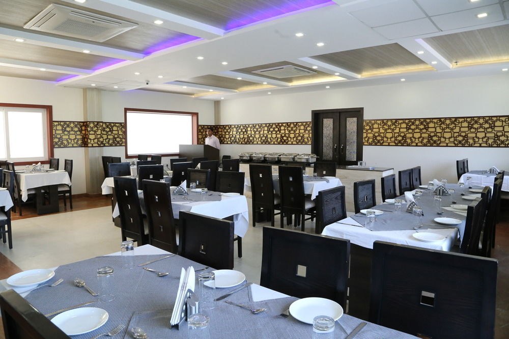 HOTEL KARAN VILAS