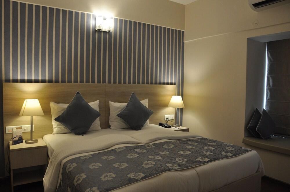 STARLIT SUITES photo 2