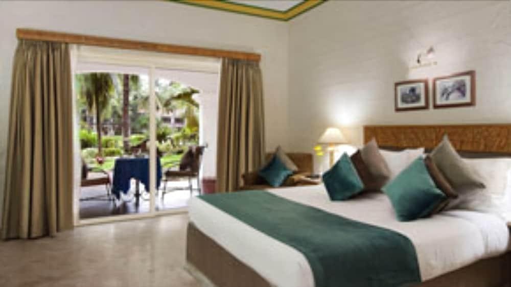 THE GOLDEN PALMS HOTEL & SPA, BANGALORE photo 1