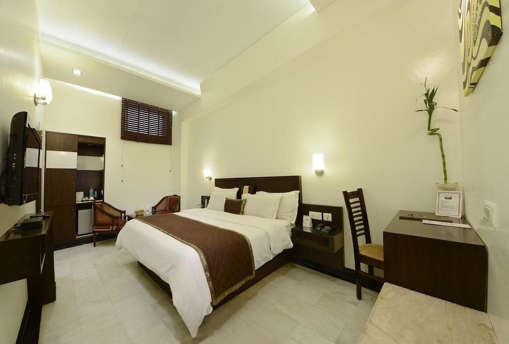 HOTEL TAJ RESORT photo 2