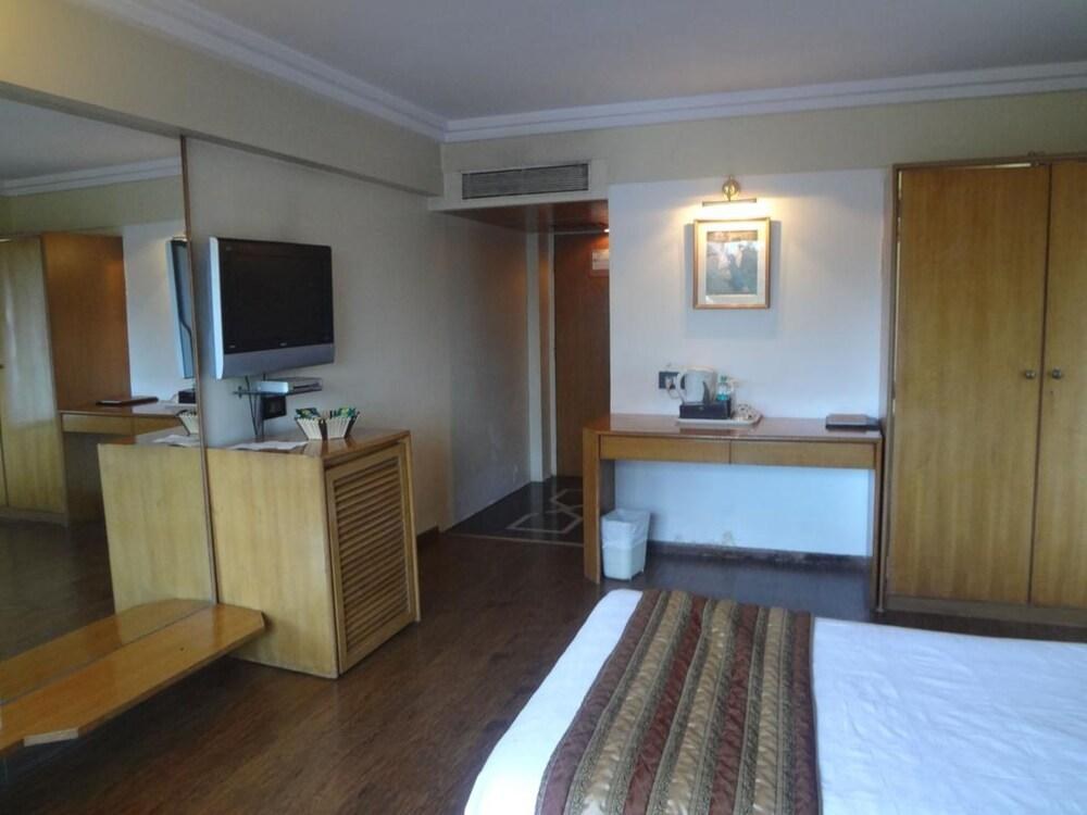 MIDTOWN PRITAM