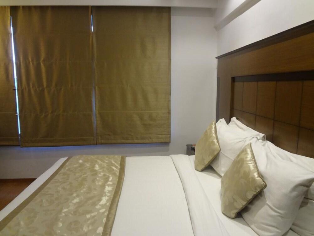 MIDTOWN PRITAM photo 1
