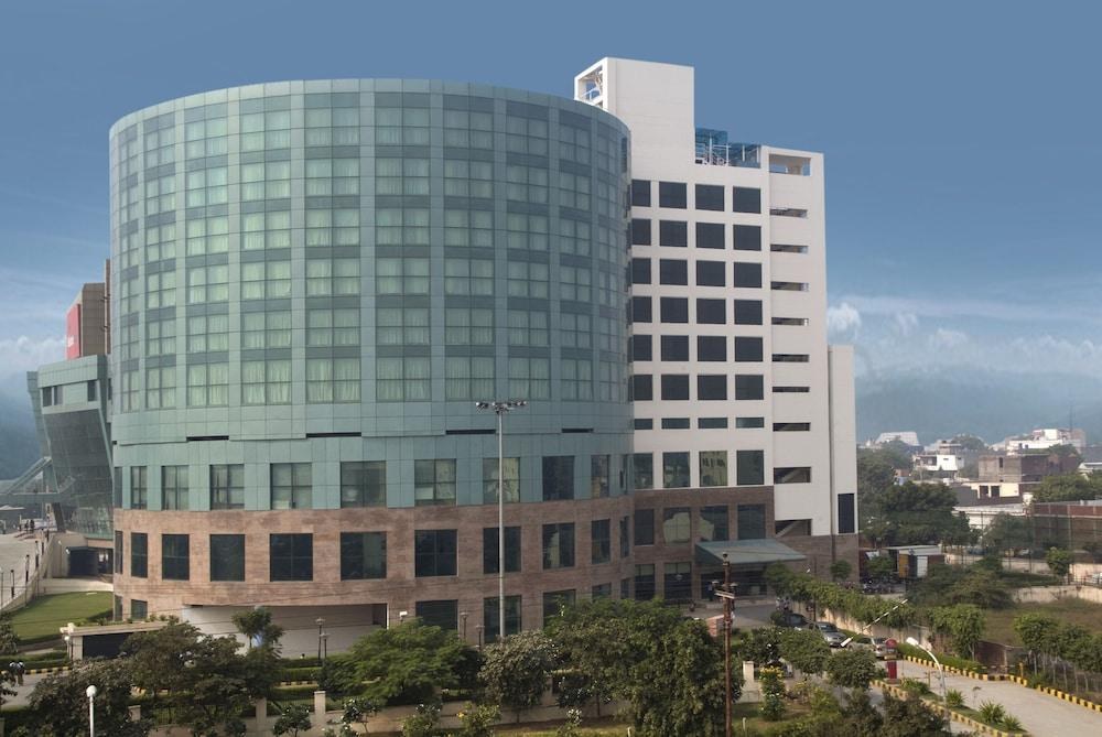 Savoy Suites Greater Noida photo 2