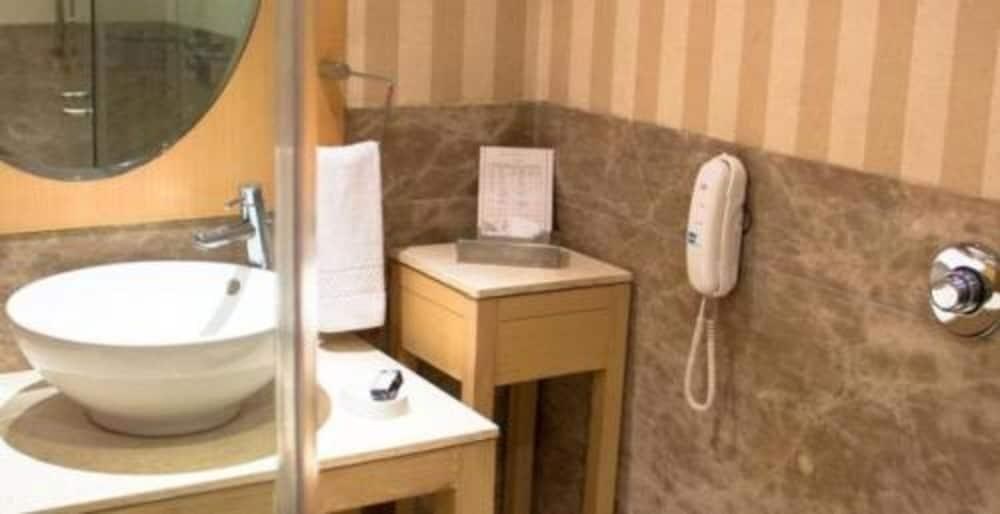Katriya Hotel & Towers photo 3