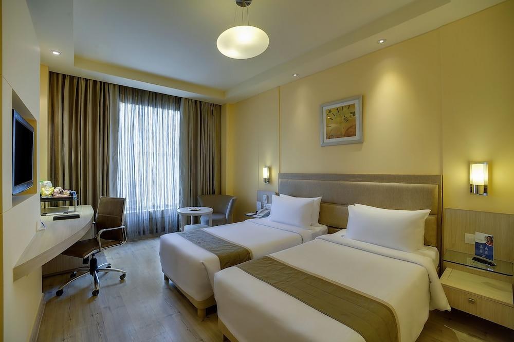 Sarovar Portico Naraina photo 2