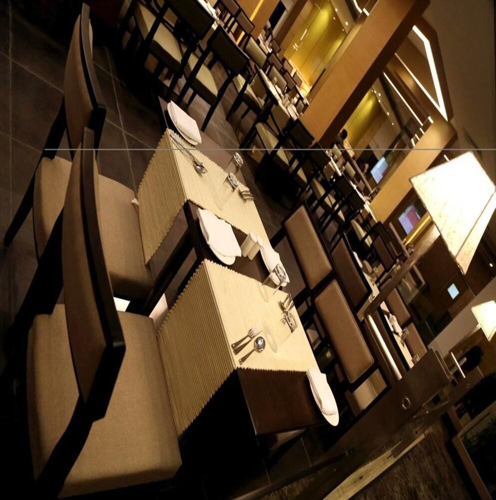 Abu Sarovar Portico Hotel - Chennai photo 4