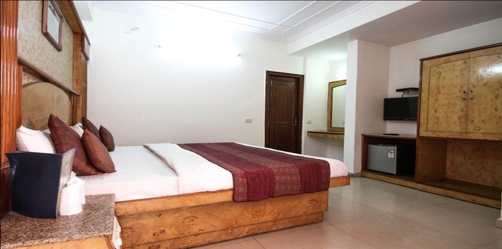 YUVRAJ DELUXE photo 1