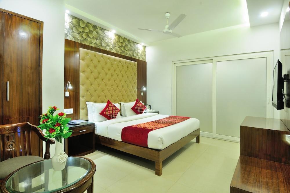 YUVRAJ DELUXE photo 3