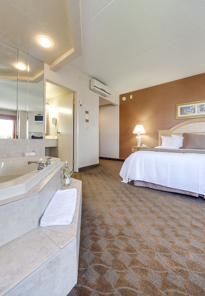 MONTE CARLO INN BRAMPTON SUITES photo 1