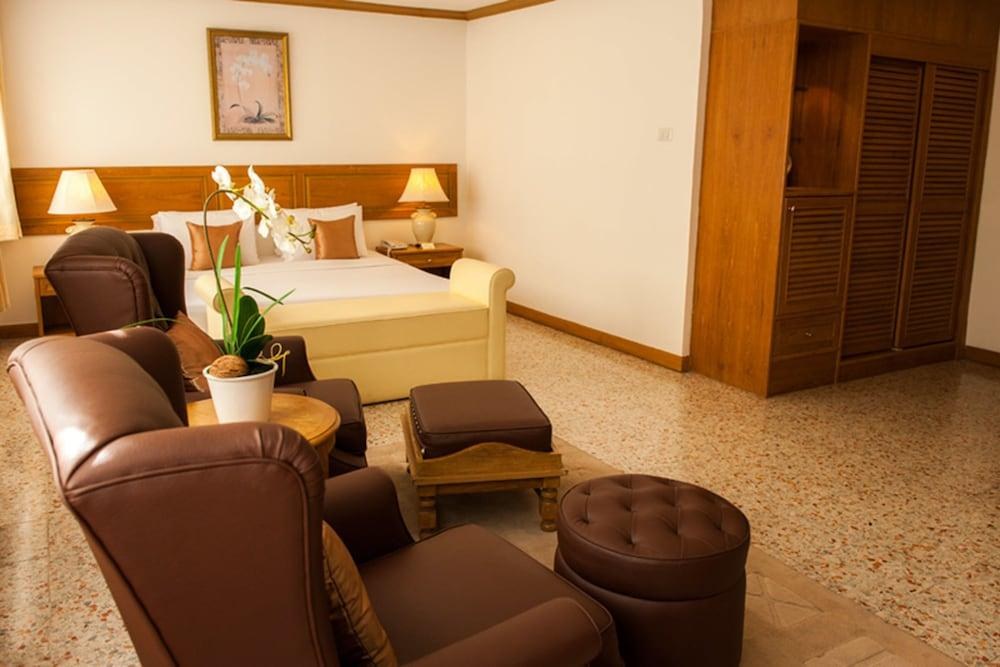 Lido Beach Hotel photo 1