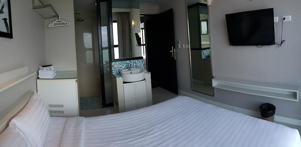 Serenotel Pattaya photo 1