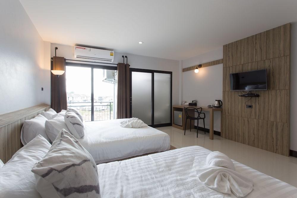 Well Timed Hotel photo 1