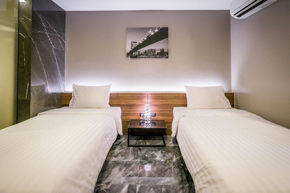 Onix Hotel Bangkok photo 1