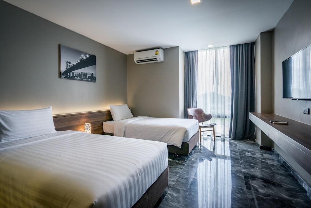Onix Hotel Bangkok photo 2