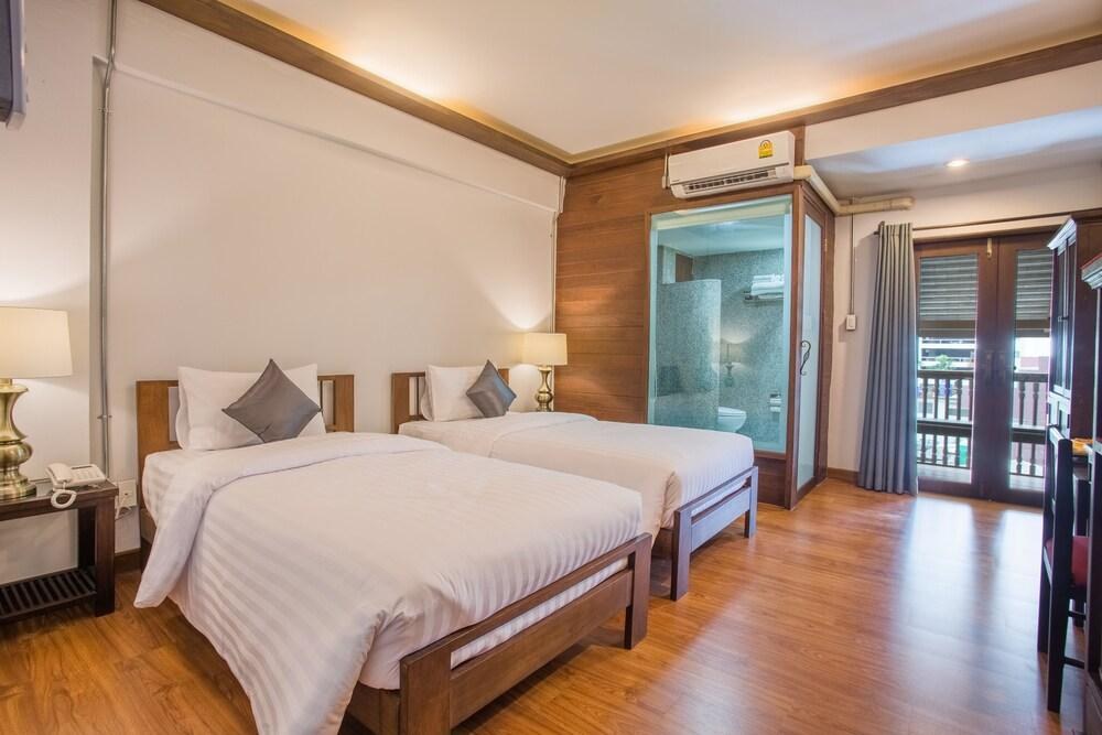 NightBazaar Inn Hotel photo 2