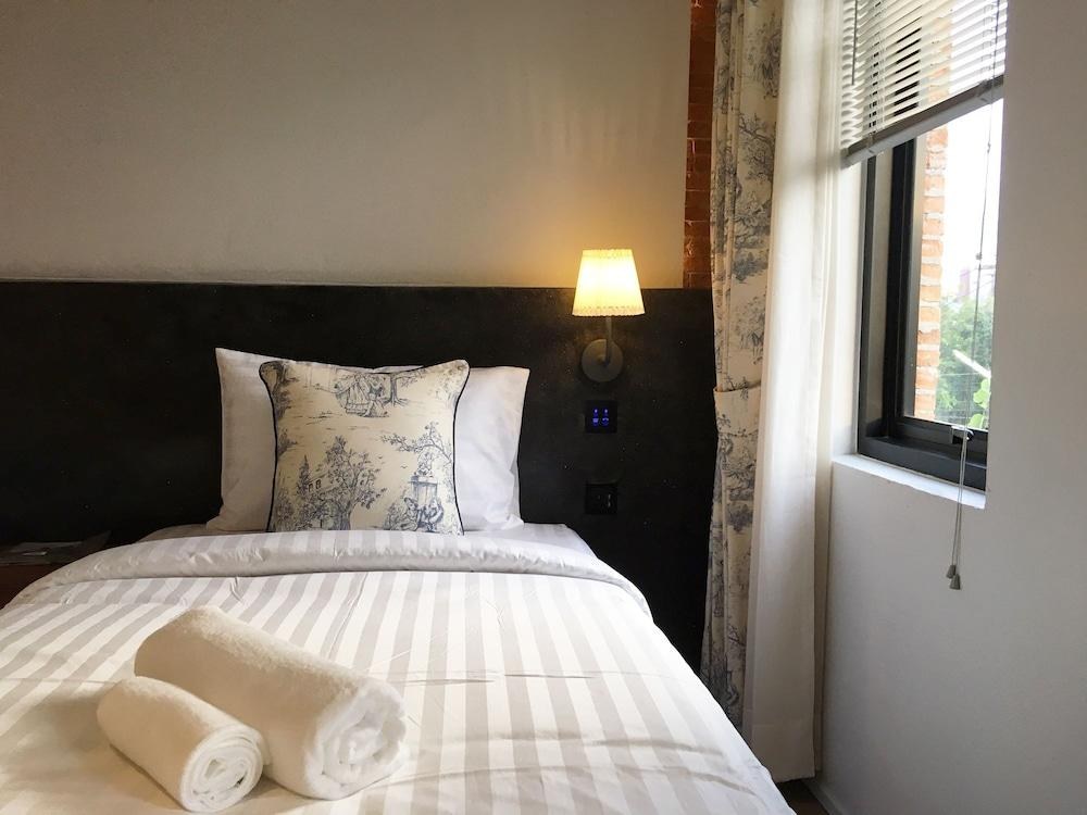 Hotel Noir photo 1