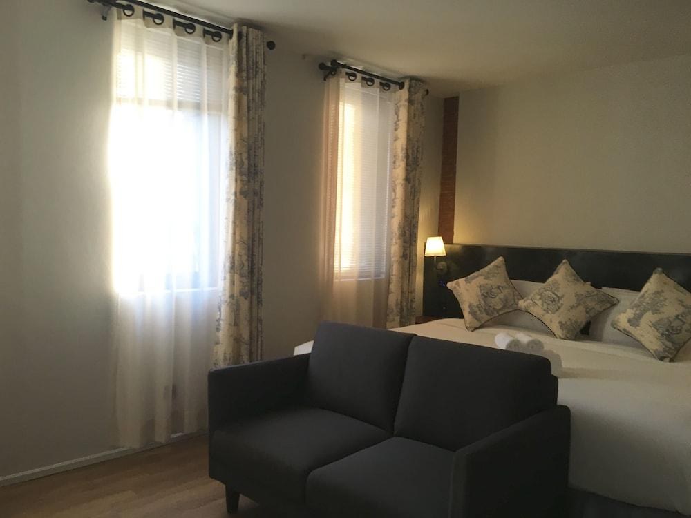 Hotel Noir photo 2
