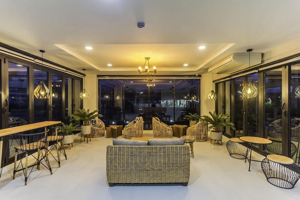 Triple Z Hotel