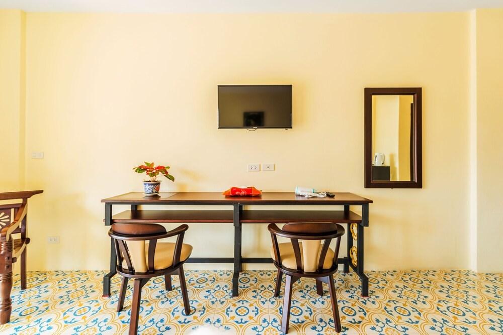 Le Hua Phuket photo 2