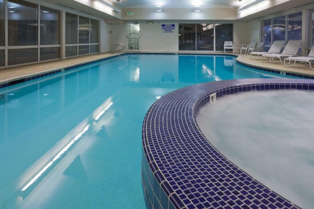 La Quinta Inn & Suites by Wyndham Salt Lake City Airport photo 2