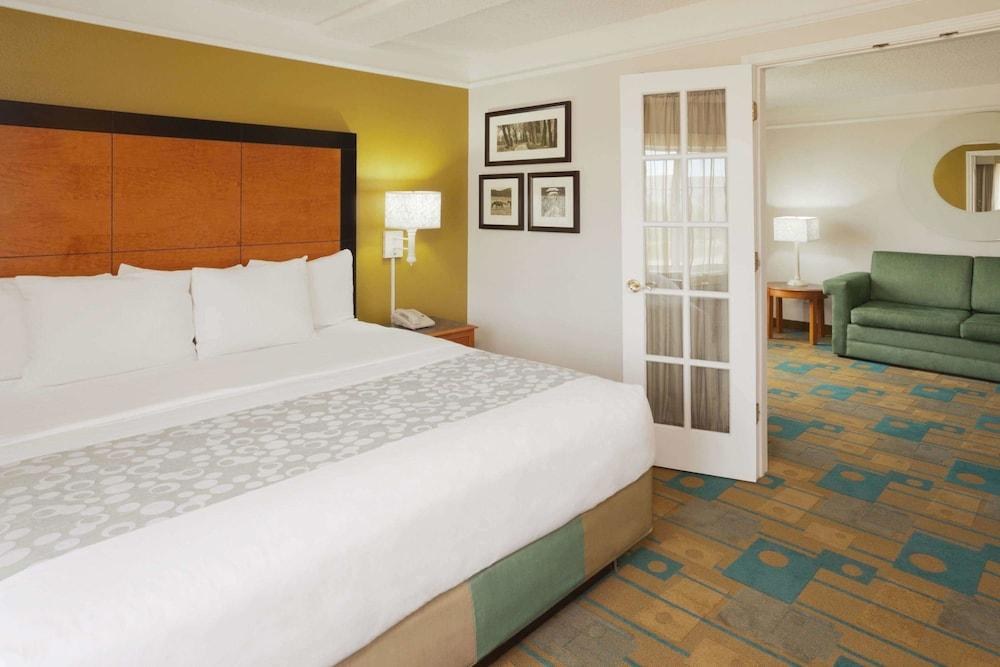 La Quinta Inn & Suites by Wyndham Salt Lake City Airport photo 3