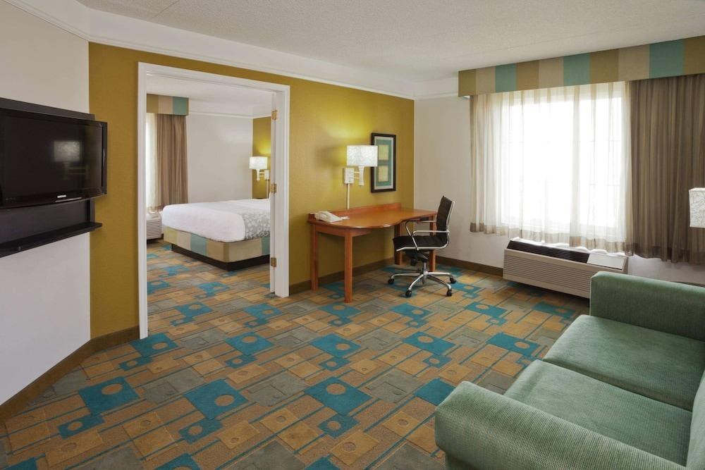 La Quinta Inn & Suites by Wyndham Salt Lake City Airport photo 4