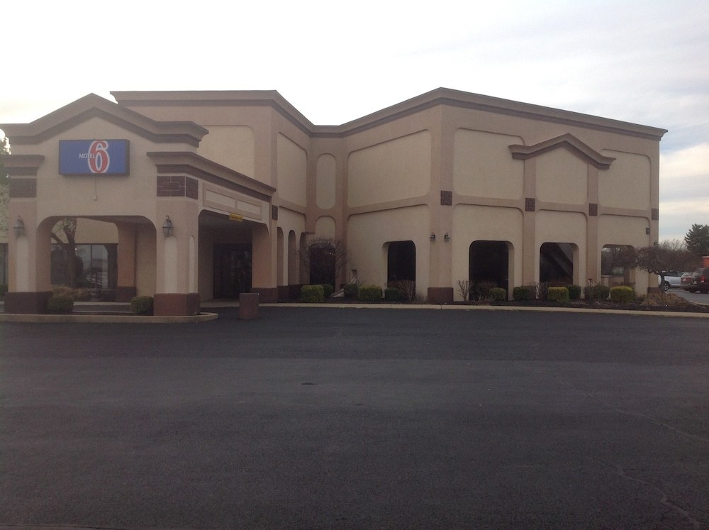 Red Carpet Inn & Suites