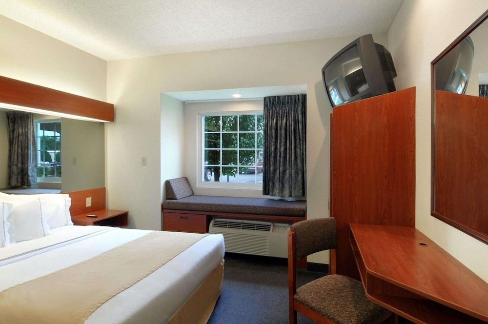 Microtel Inn & Suites by Wyndham Bossier City photo 2