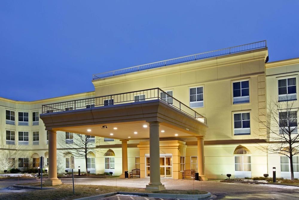 La Quinta Inn & Suites by Wyndham Bannockburn-Deerfield photo 3