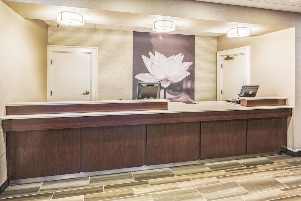 Howard Johnson by Wyndham Sacramento Downtown photo 1