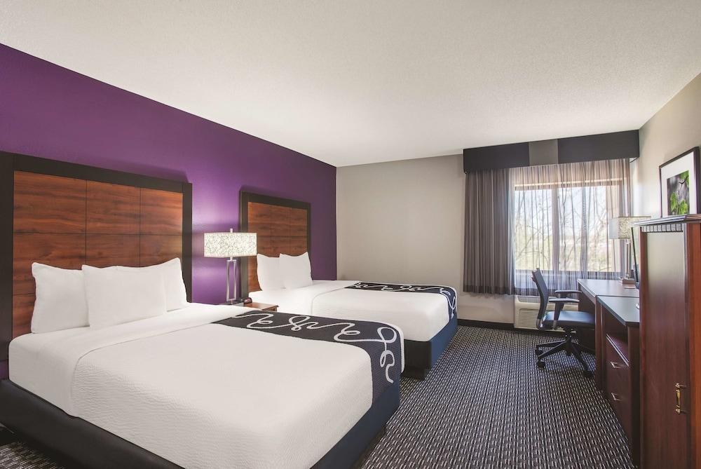 Howard Johnson by Wyndham Sacramento Downtown photo 2
