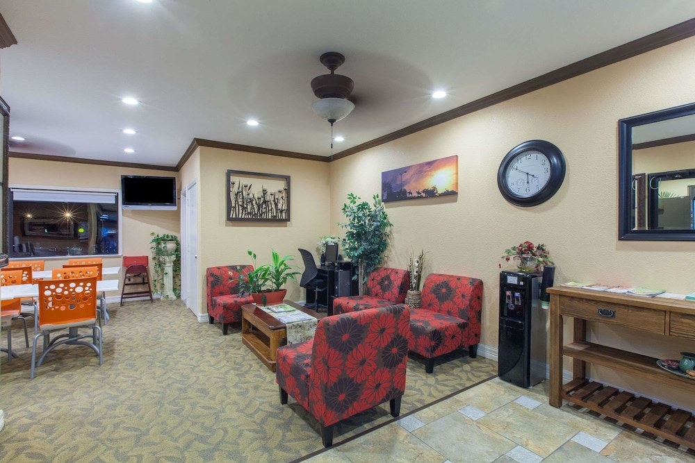 Super 8 by Wyndham Houston/Willowbrook/Hwy 249 photo 1