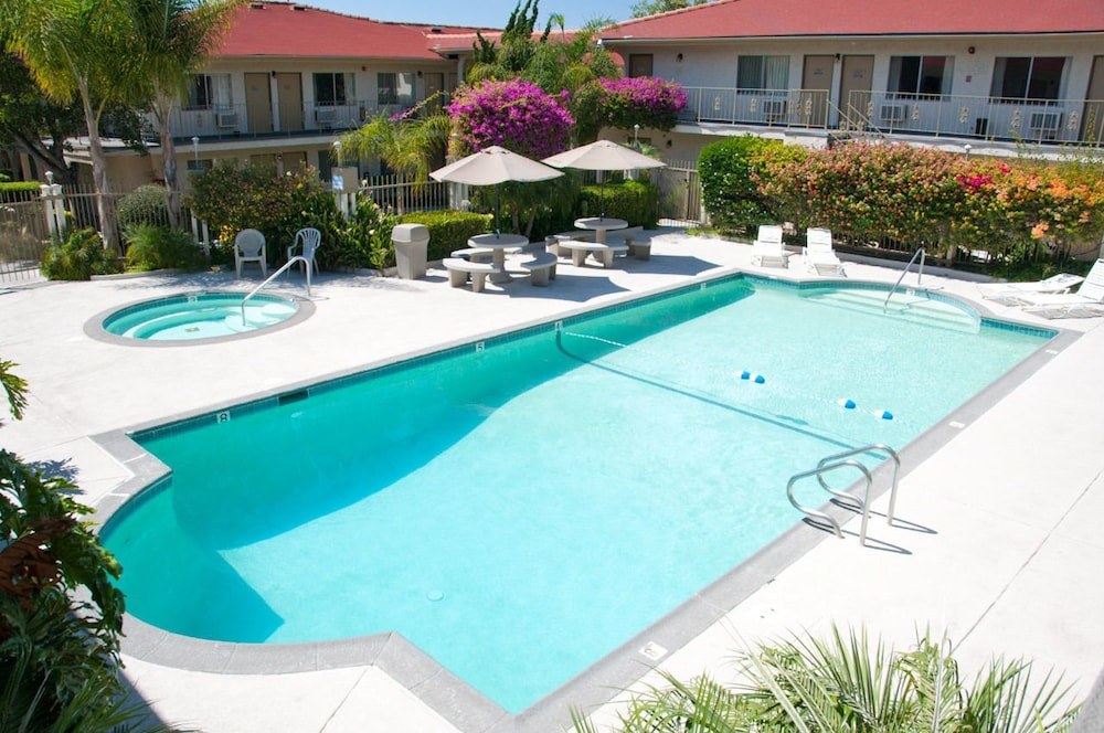 California Suites Hotel
