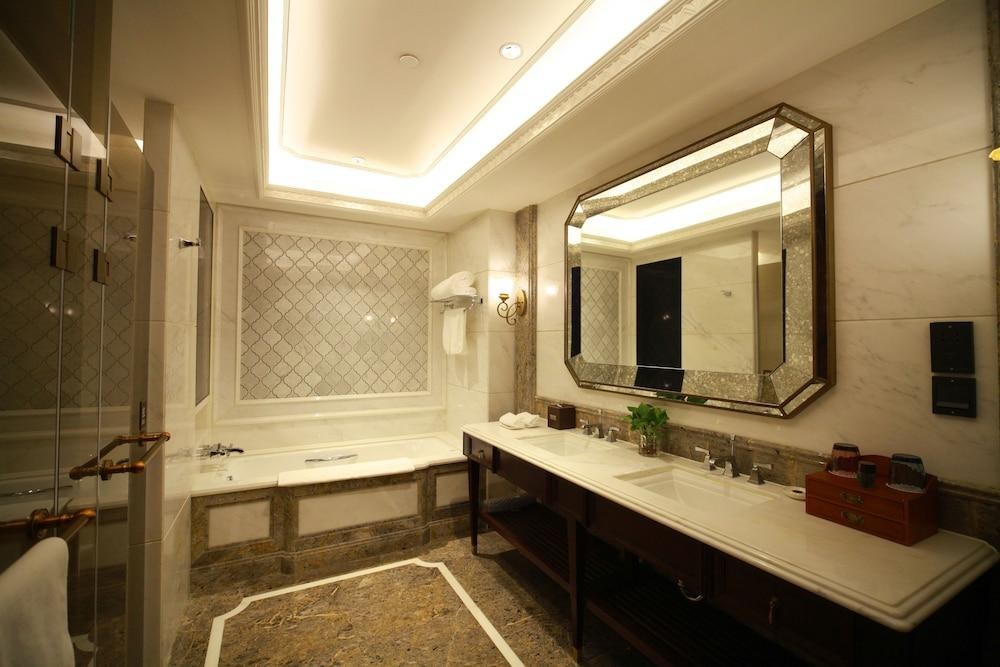 Shanghai Donghu Hotel photo 2