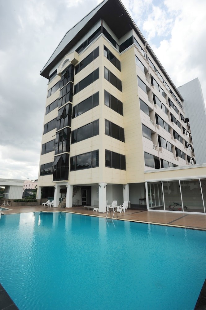 AUNCHALEENA GRAND HOTEL