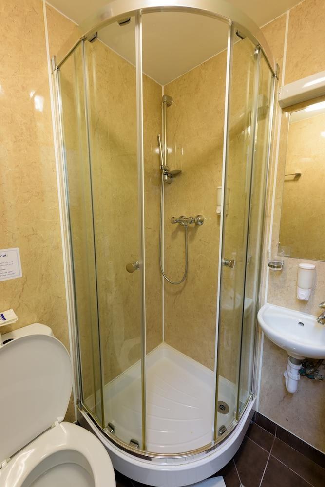 Dolphin Inn photo 3