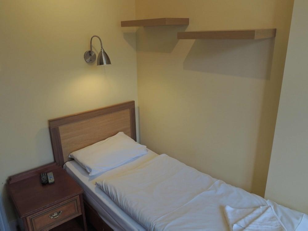 Dolphin Inn photo 4