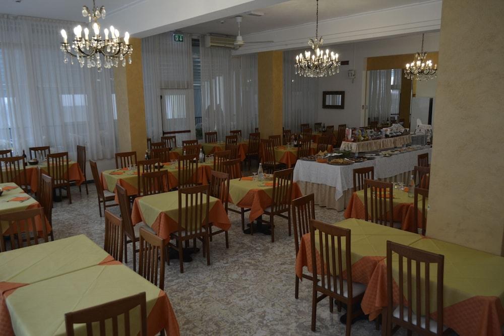 Hotel Corona photo 4