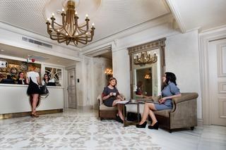 TAXIM LOUNGE HOTEL