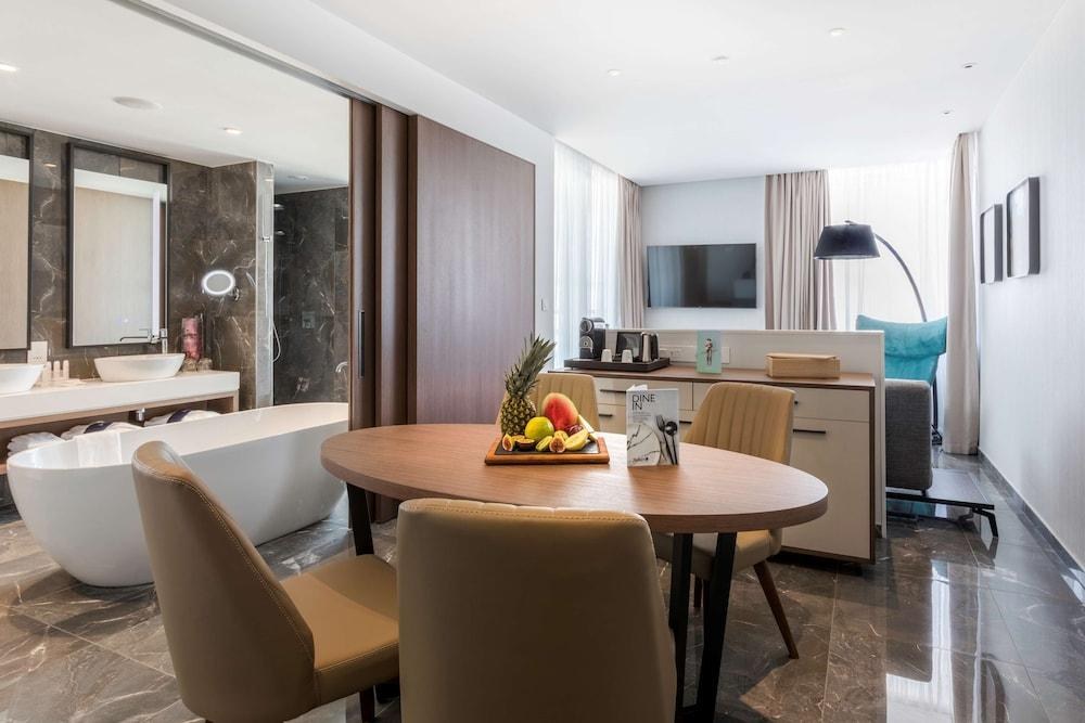 Radisson Blu Hotel Larnaca photo 1