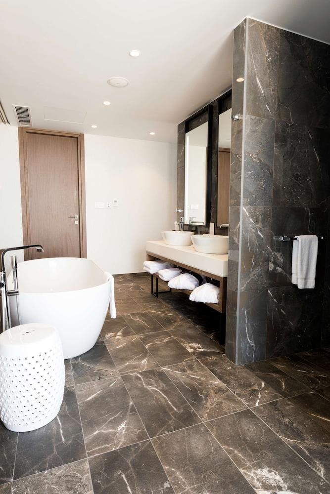 Radisson Blu Hotel Larnaca photo 3