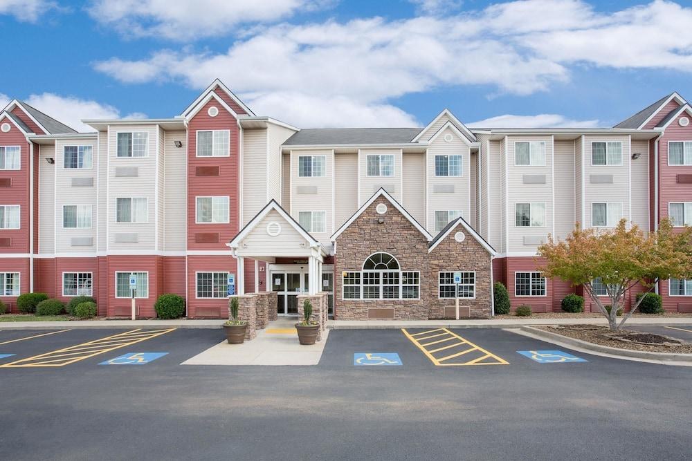 Microtel Inn & Suites by Wyndham Bentonville